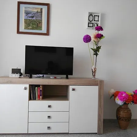 Velez Nazari Cambriles Apartment